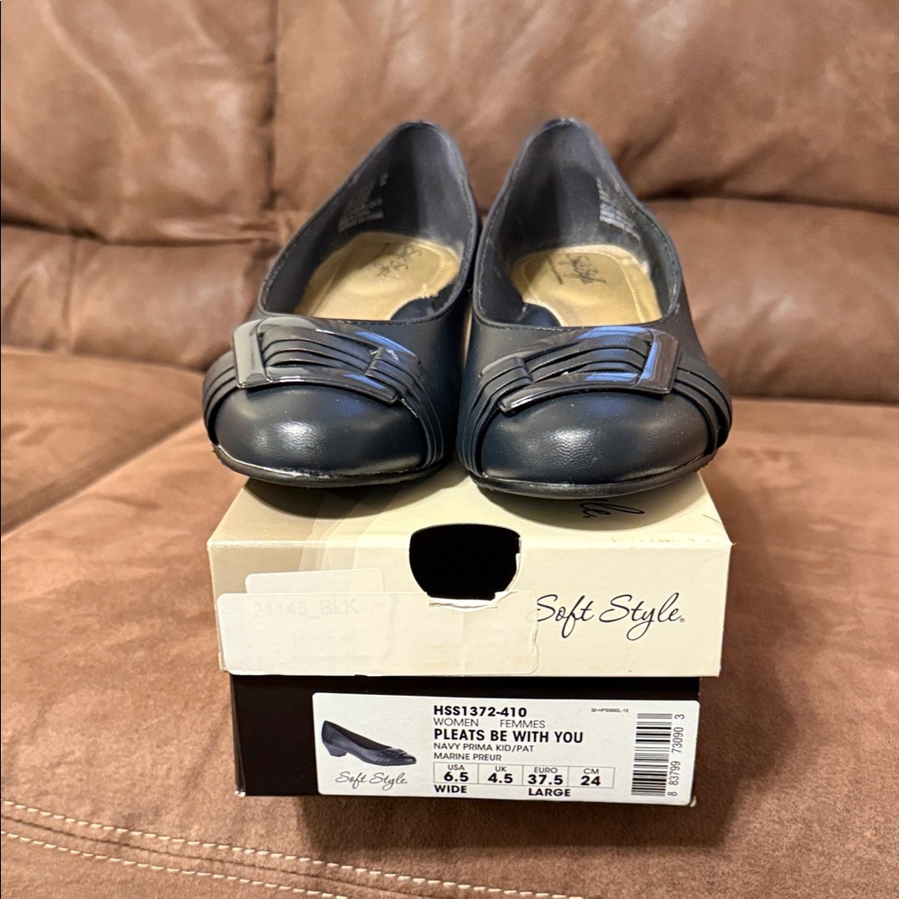 Soft Style Women's Pleats Be With You in Navy Prima
